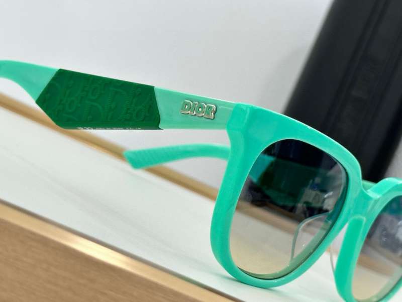 Picture of Dior Sunglasses _SKUfw55559613fw